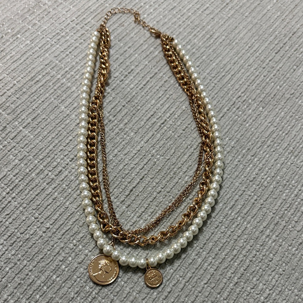Elegant Gold and Pearl Layered Necklace